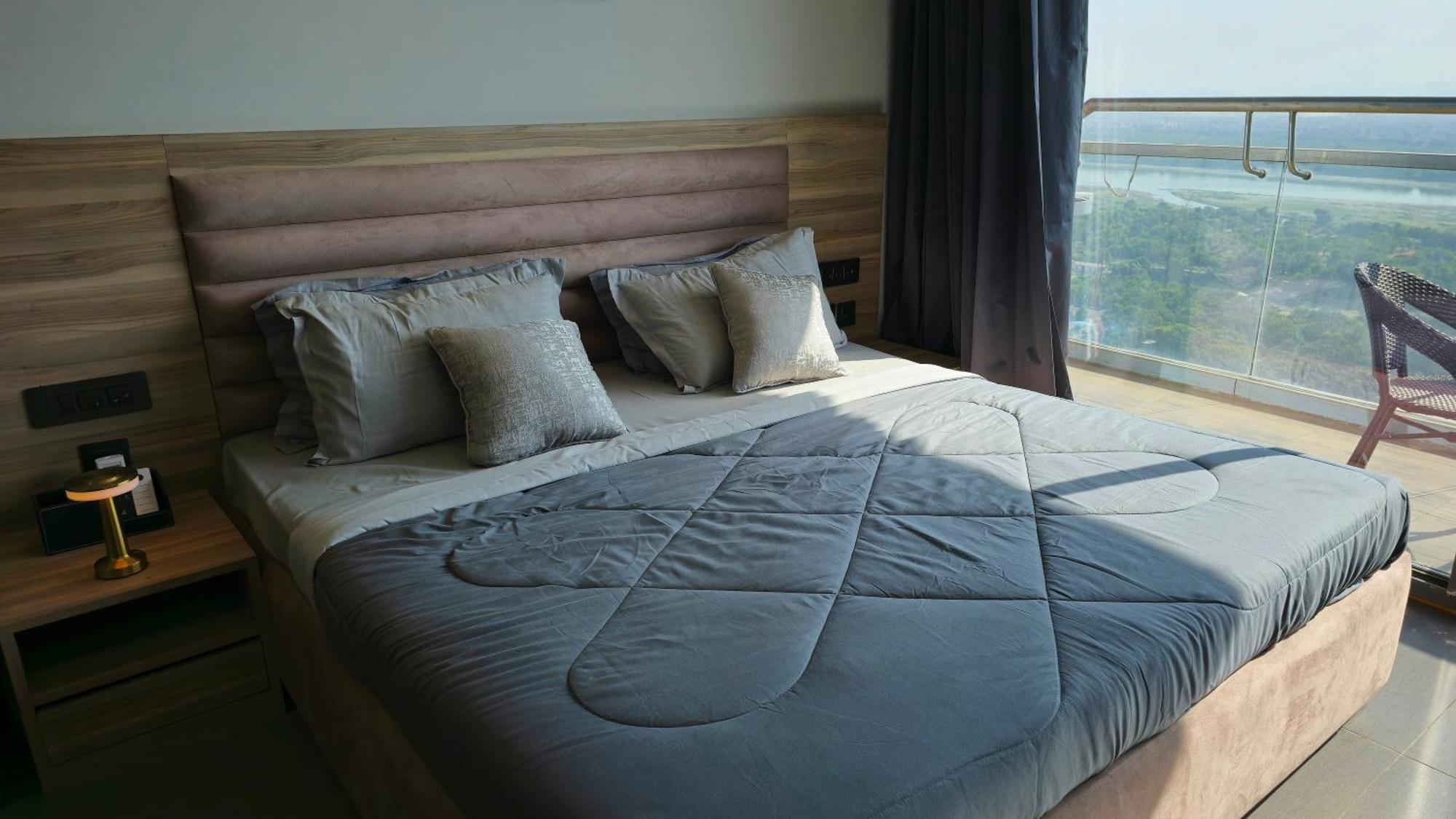 Hotel The Luxe Living Noida Zewnętrze zdjęcie